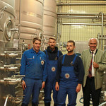 Mehr als 40 Mitarbeiter zählt die Naabecker Brauerei, die im Lohnbrauverfahren Bier für vier Marken im Landkreis Cham herstellt. Rechts im Bild Brauereichef Wolfgang Rasel.