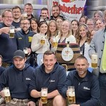 Der Festausschuß und die Festdamen der FF Weihern kosteten das Festbier für ihr Jubiläumsfest, und bestätigten eine “ Erstklassige “ Qualität, so das sich alle Besucher des Jubelfestes auf ein köstliches und süffiges Festbier freuen dürfen. ( Rechts stehend ) Vertriebsleiter Michael Weiler. Foto: Andreas Haider Der Festausschuß und die Festdamen der FF Weihern kosteten das Festbier für ihr Jubiläumsfest, und bestätigten eine “ Erstklassige “ Qualität, so das sich alle Besucher des Jubelfestes auf ein köstliches und süffiges Festbier freuen dürfen. ( Rechts stehend ) Vertriebsleiter Michael Weiler. Foto: Andreas Haider
